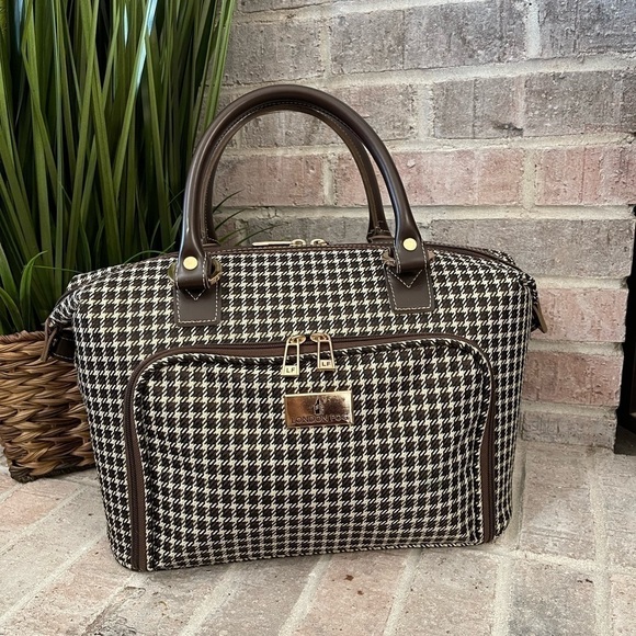 London Fog Black and White Travel Bag - Picture 4 of 15